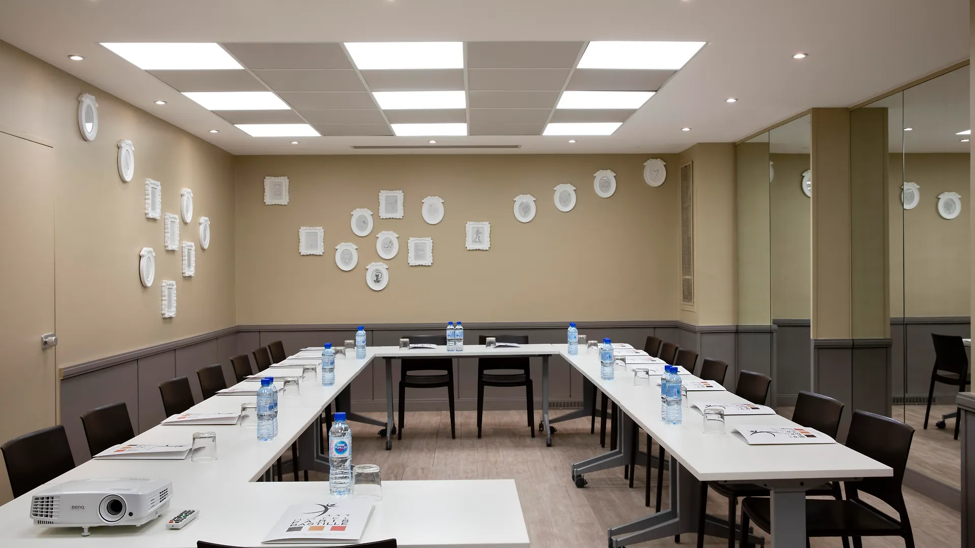 Bastille Otel 3*